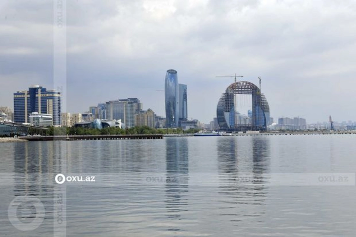 В Баку спасен тонущий в море человек